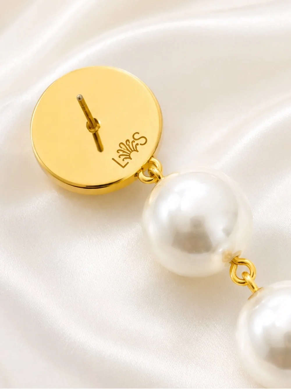 Lele Sadoughi Shellina Pearl Linear Earring. - Picture 7 of 7